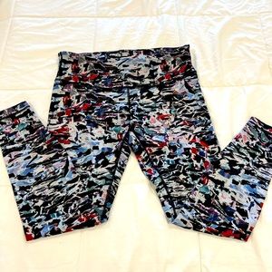 lululemon
Wunder Under High Rise Legging 
Color: Culture Clash Multi Black